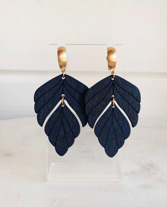 Leaf earrings-black